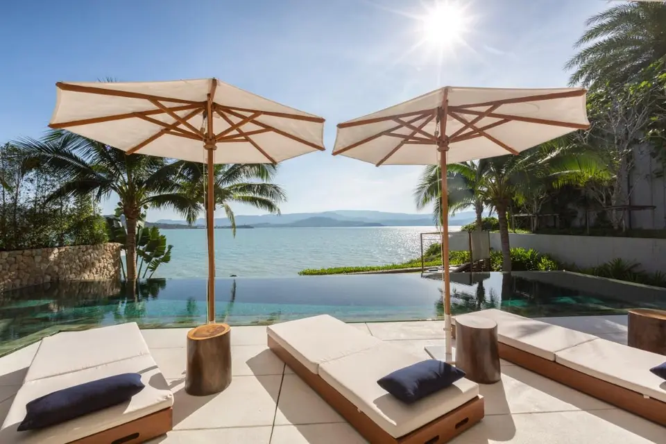 Hotels & Villas